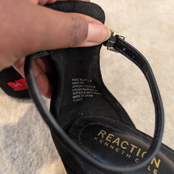 Embroidered heels - Picture 7 of 7